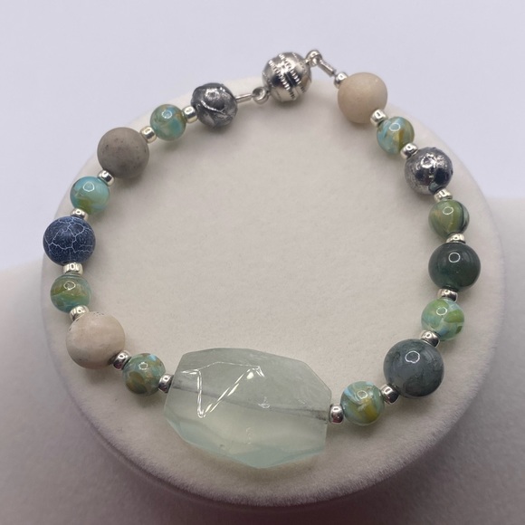 Jewelry - (SOLD) Glass bracelet with dyed agate